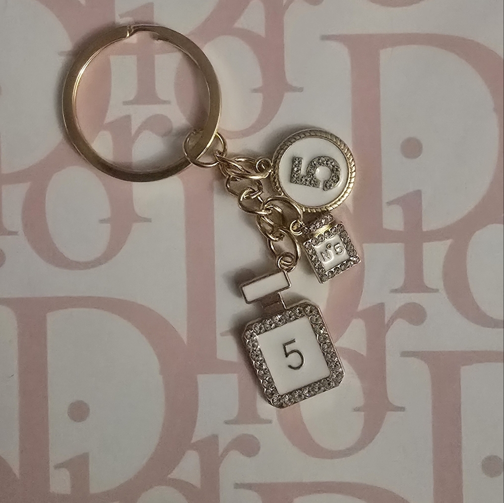 Beautiful small Parfum Bottle Bag charm/Keychain New - Picture 3 of 7